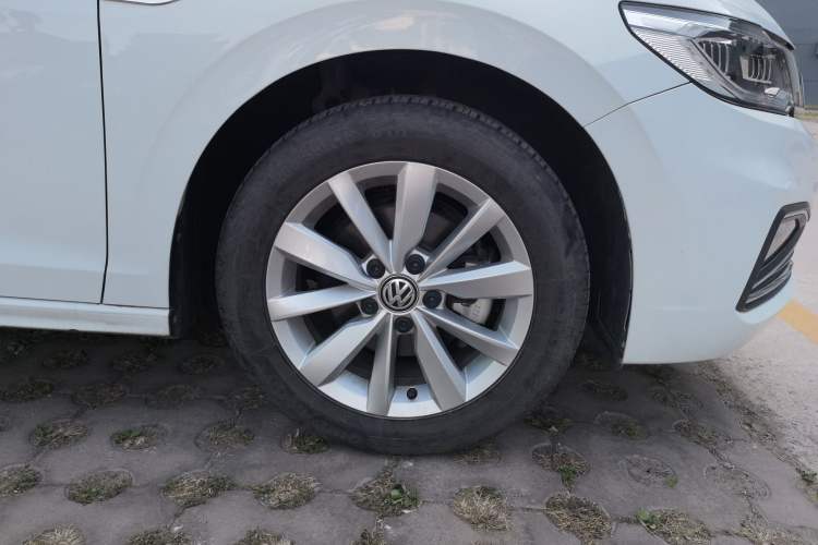 Used Volkswagen Bora 2020 1.5L Automatic Elite Version Right Front Wheel Hub