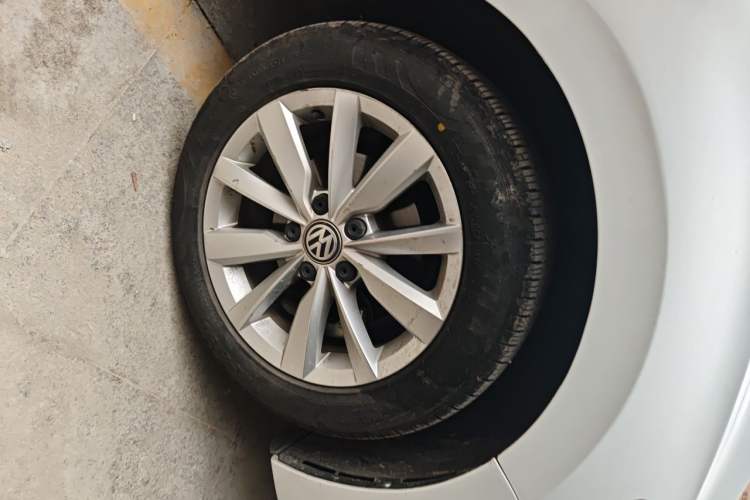 Used Volkswagen Bora 2020 1.5L Automatic Comfort Model Right Front Wheel Hub