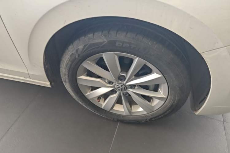 Used Volkswagen Bora 2020 1.5L Automatic Elite Version Right Front Wheel Hub