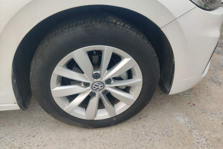 Used Volkswagen Bora 2020 1.5L Automatic Comfort Model Right Front Wheel Hub