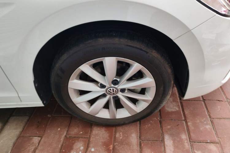 Used Volkswagen Bora 2020 1.5L Automatic Elite Version Right Front Wheel Hub