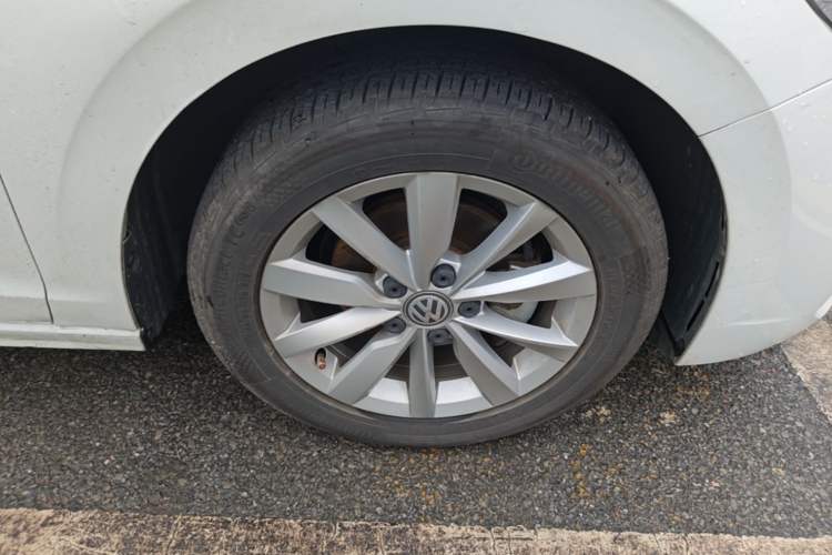 Used Volkswagen Bora 2020 1.5L Automatic Elite Version Right Front Wheel Hub