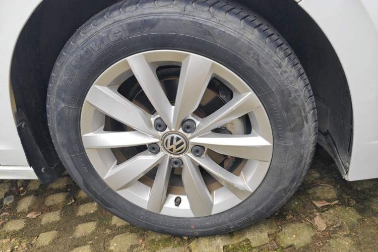 Used Volkswagen Bora 2020 1.5L Automatic Comfort Model Right Front Wheel Hub