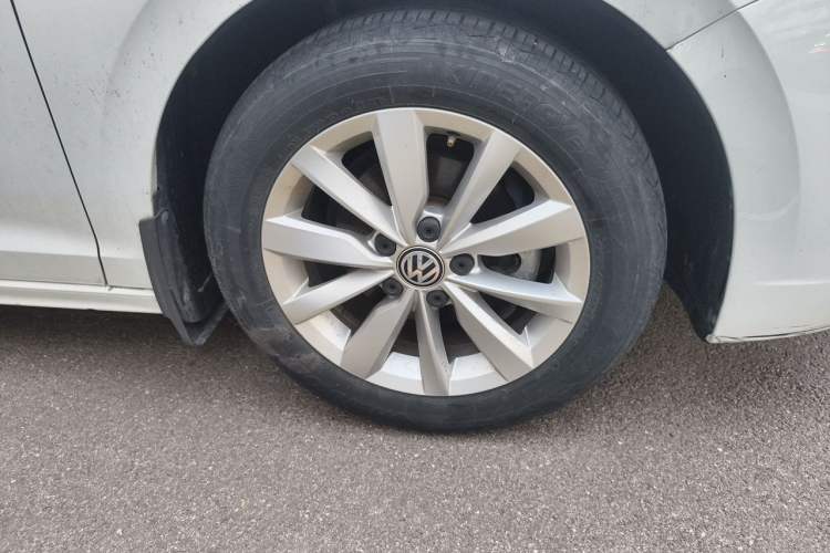 Used Volkswagen Bora 2020 1.5L Automatic Elite Version Right Front Wheel Hub