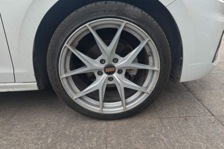 Used Volkswagen Bora 2020 1.5L Automatic Comfort Model Right Front Wheel Hub