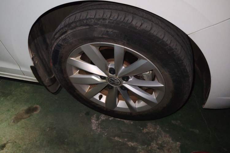 Used Volkswagen Bora 2020 1.5L Automatic Elite Version Right Front Wheel Hub