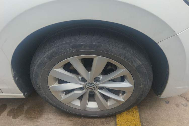 Used Volkswagen Bora 2020 1.5L Automatic Elite Version Right Front Wheel Hub