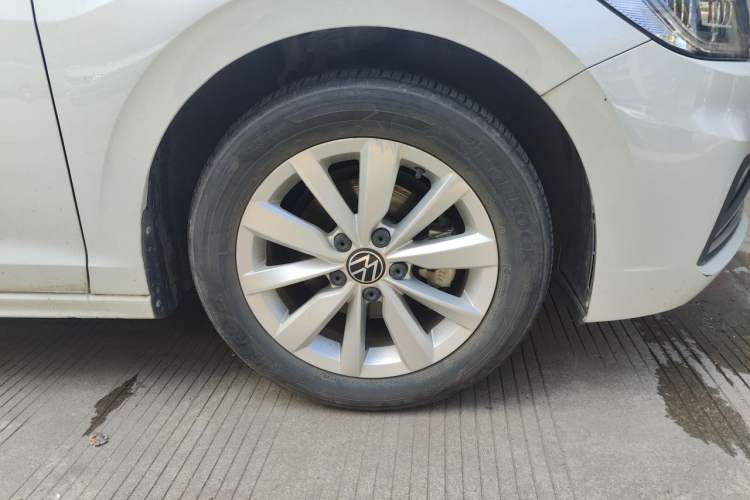 Used Volkswagen Bora 2020 1.5L Automatic Elite Version Right Front Wheel Hub
