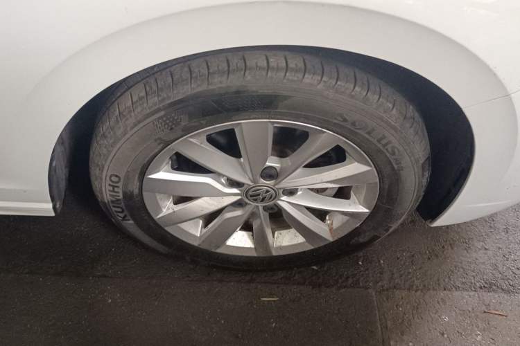 Used Volkswagen Bora 2020 1.5L Manual Comfort Version Right Front Wheel Hub