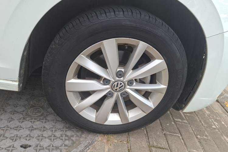Used Volkswagen Bora 2020 280TSI DSG Elite Edition Right Front Wheel Hub