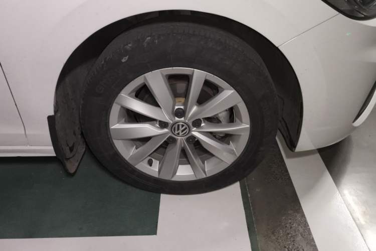 Used Volkswagen Bora 2020 1.5L Automatic Elite Version Right Front Wheel Hub