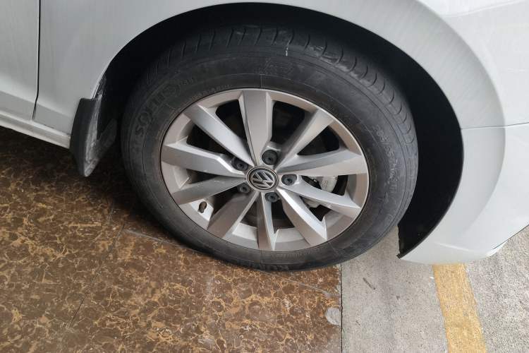 Used Volkswagen Bora 2020 1.5L Manual Comfort Version Right Front Wheel Hub