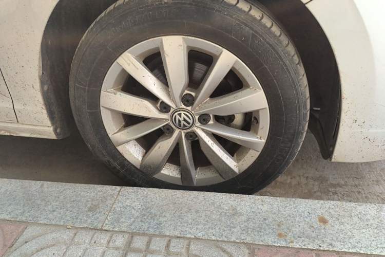 Used Volkswagen Bora 2020 1.5L Automatic Elite Version Right Front Wheel Hub