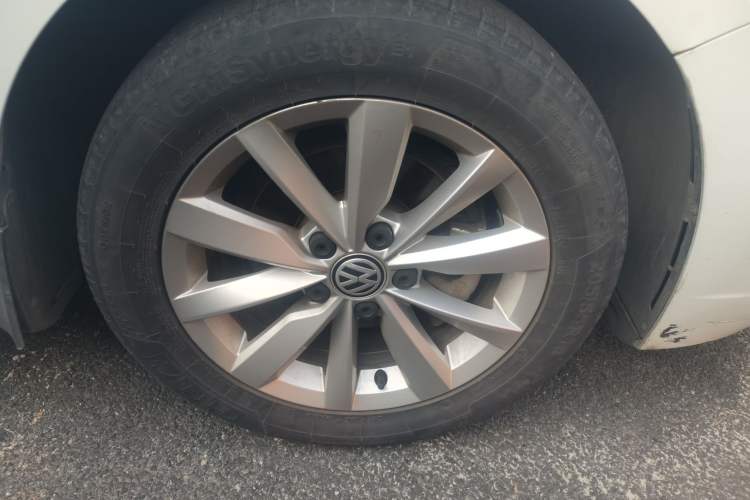 Used Volkswagen Bora 2020 1.5L Automatic Elite Version Right Front Wheel Hub