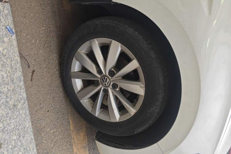 Used Volkswagen Bora 2020 1.5L Automatic Comfort Model Right Front Wheel Hub