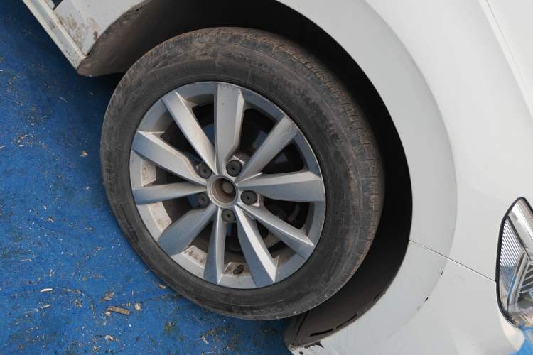 Used Volkswagen Bora 2020 1.5L Automatic Elite Version Right Front Wheel Hub