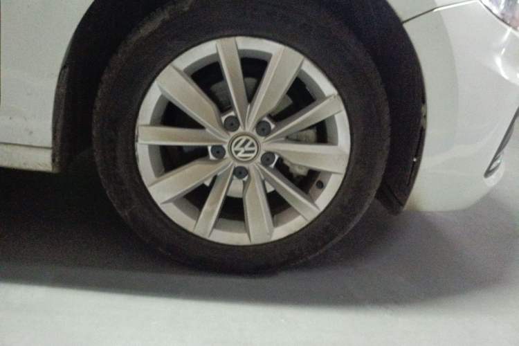 Used Volkswagen Bora 2020 1.5L Automatic Comfort Model Right Front Wheel Hub