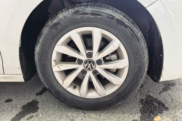 Used Volkswagen Bora 2020 1.5L Manual Fashion Edition Right Front Wheel Hub