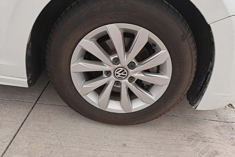 Used Volkswagen Bora 2020 1.5L Automatic Fashion Edition Right Front Wheel Hub