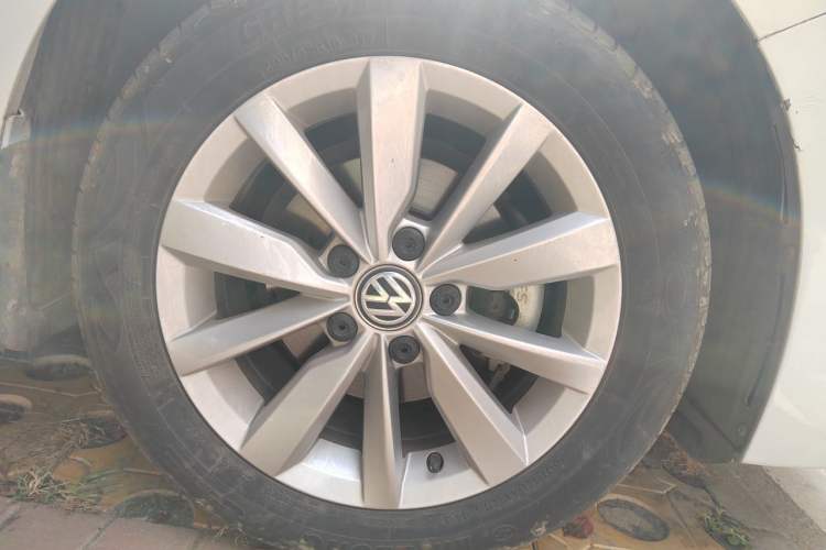 Used Volkswagen Bora 2020 1.5L Automatic Comfort Model Right Front Wheel Hub