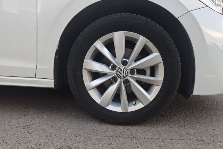 Used Volkswagen Bora 2020 1.5L Automatic Elite Version Right Front Wheel Hub