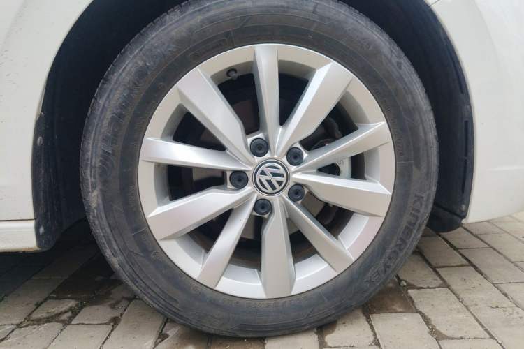 Used Volkswagen Bora 2020 1.5L Automatic Comfort Model Right Front Wheel Hub