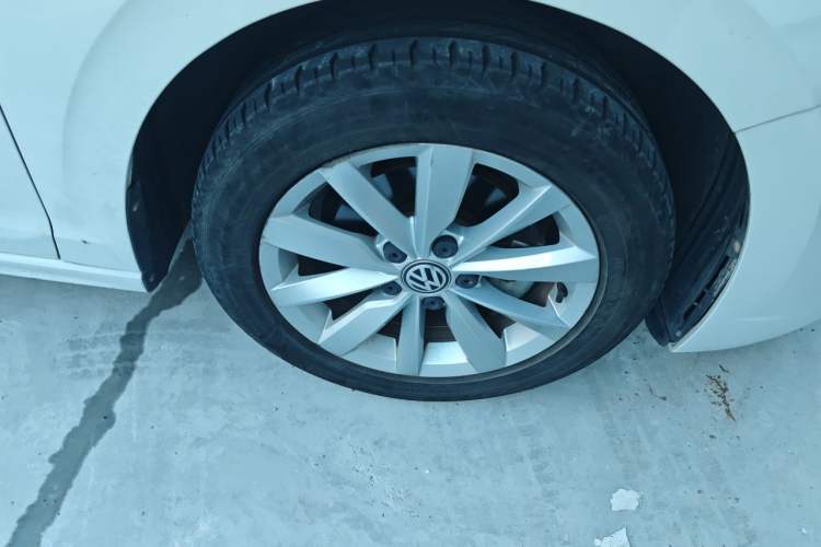 Used Volkswagen Bora 2020 1.5L Automatic Comfort Model Right Front Wheel Hub