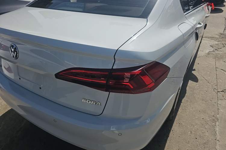 Used Volkswagen Bora 2020 1.5L Automatic Elite Version Right Rear Taillight