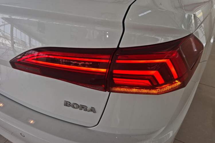Used Volkswagen Bora 2020 1.5L Automatic Elite Version Right Rear Taillight
