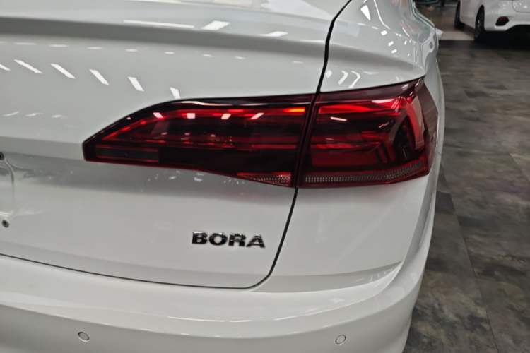 Used Volkswagen Bora 2020 1.5L Automatic Elite Version Right Rear Taillight
