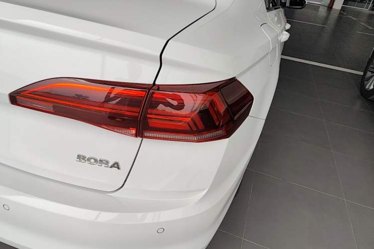 Used Volkswagen Bora 2020 1.5L Automatic Fashion Edition Right Rear Taillight