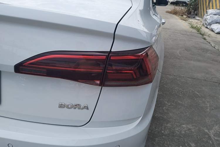 Used Volkswagen Bora 2020 1.5L Automatic Elite Version Right Rear Taillight