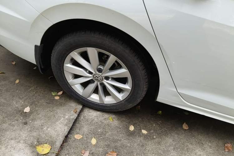 Used Volkswagen Bora 2020 1.5L Automatic Elite Version Right Rear Wheel Hub
