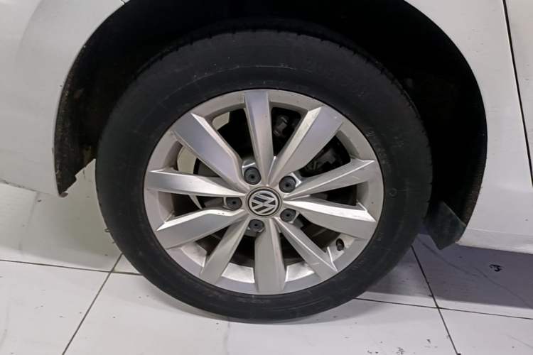 Used Volkswagen Bora 2020 280TSI DSG Elite Edition Right Rear Wheel Hub