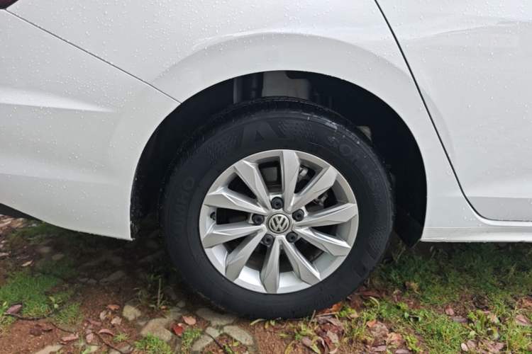 Used Volkswagen Bora 2020 1.5L Automatic Fashion Edition Right Rear Wheel Hub