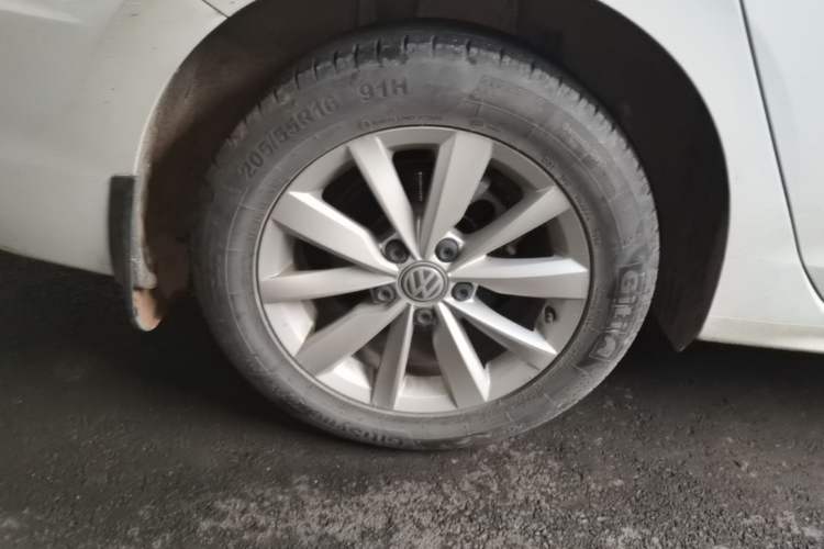 Used Volkswagen Bora 2020 280TSI DSG Elite Edition Right Rear Wheel Hub