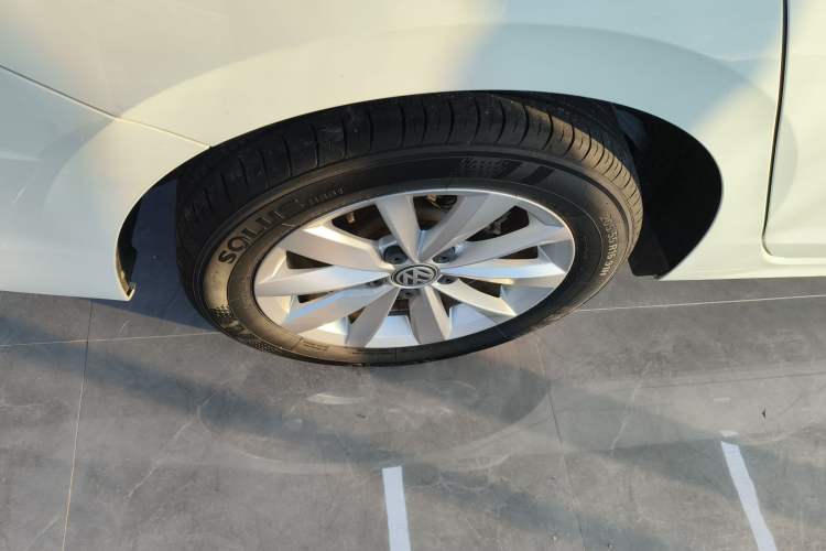 Used Volkswagen Bora 2020 1.5L Automatic Fashion Edition Right Rear Wheel Hub
