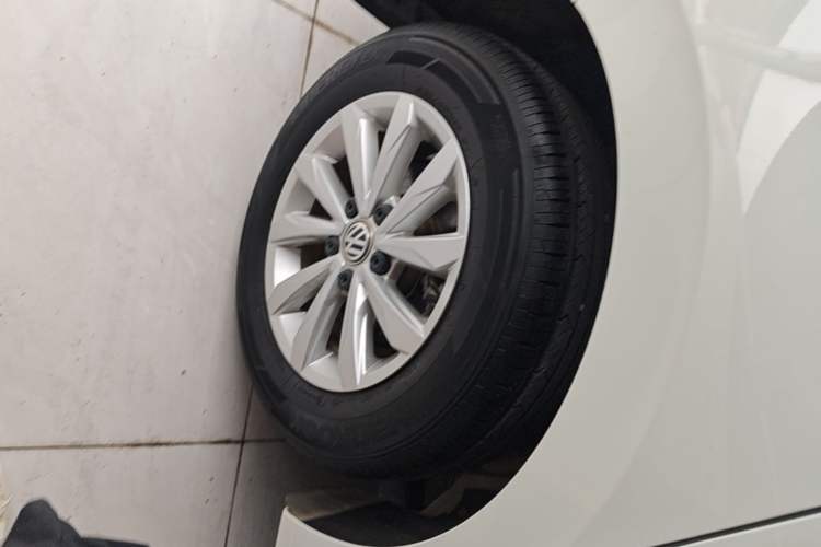 Used Volkswagen Bora 2020 1.5L Automatic Fashion Edition Right Rear Wheel Hub