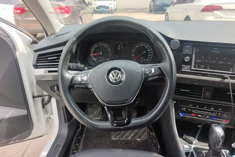 Used Volkswagen Bora 2020 1.5L Automatic Elite Version Steering Wheel