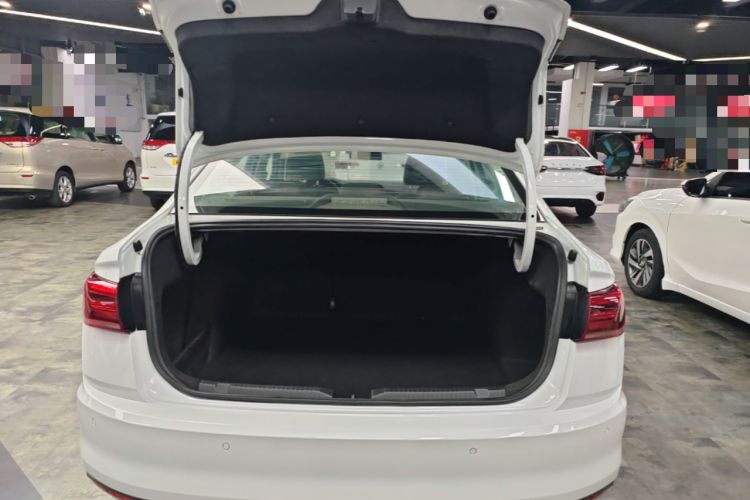 Used Volkswagen Bora 2020 1.5L Automatic Elite Version Trunk