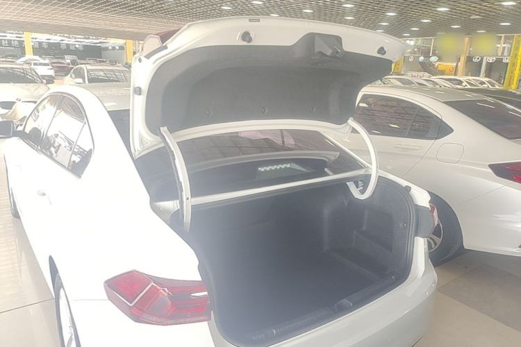 Used Volkswagen Bora 2020 1.5L Automatic Elite Version Trunk