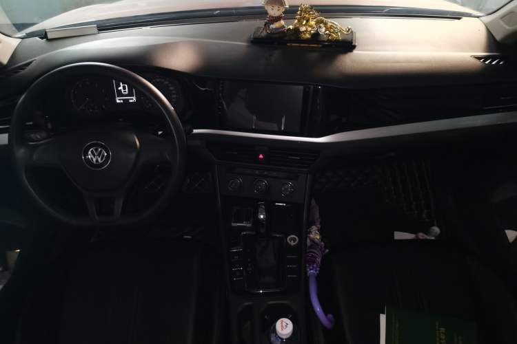 Used Volkswagen Bora 2020 1.5L Automatic Fashion Edition Center Console