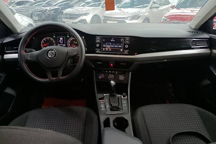 Used Volkswagen Bora 2020 1.5L Automatic Fashion Edition Center Console