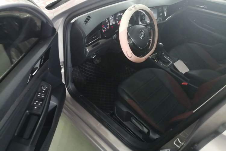 Used Volkswagen Bora 2020 1.5L Automatic Elite Version Driver Seat