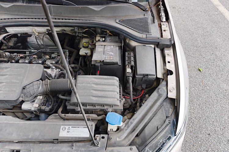 Used Volkswagen Bora 2020 1.5L Automatic Fashion Edition Engine Bay Left