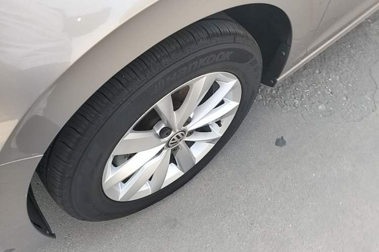 Used Volkswagen Bora 2020 1.5L Manual Comfort Version Exterior 4