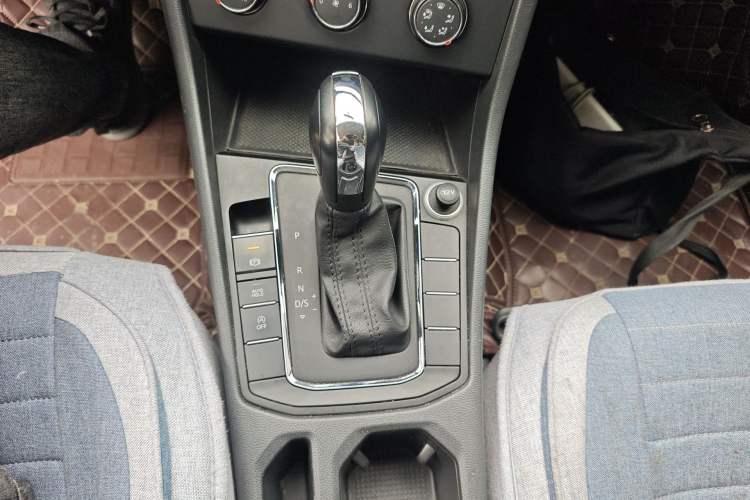 Used Volkswagen Bora 2020 1.5L Automatic Fashion Edition Gear Lever
