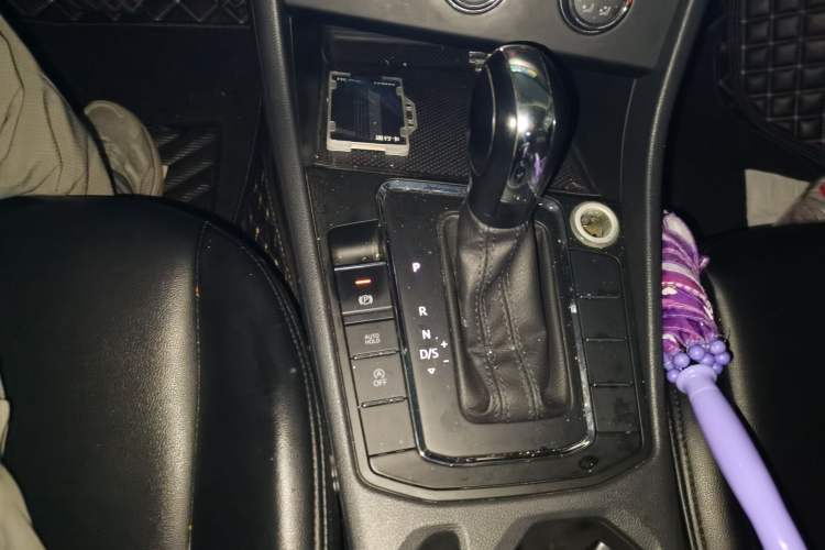 Used Volkswagen Bora 2020 1.5L Automatic Fashion Edition Gear Lever