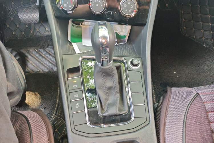 Used Volkswagen Bora 2020 1.5L Automatic Comfort Model Gear Lever