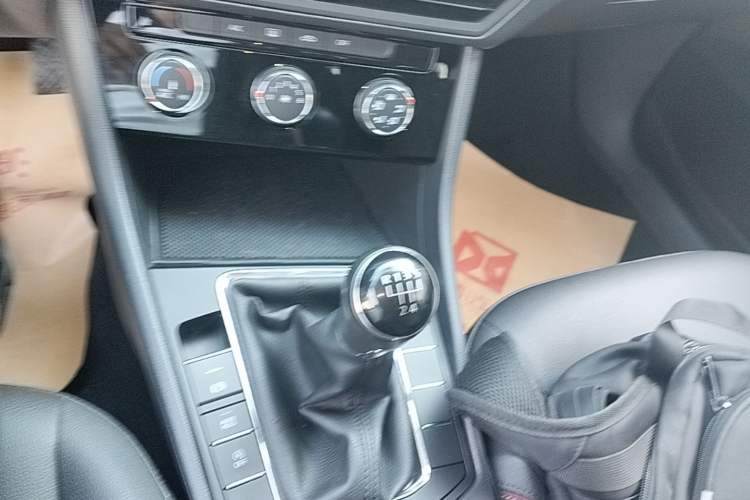 Used Volkswagen Bora 2020 1.5L Manual Comfort Version Gear Lever